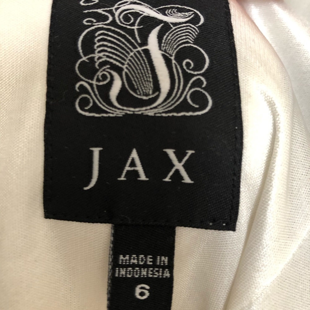 NWT Semi Formal Dress from Neiman Marcus - Picture 6 of 8